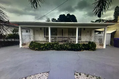 1947 NW 33rd St #1 1