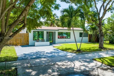 3360 NE 12th Ter 1