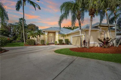 2108 SW Hunters Club Way 1