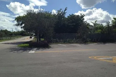 160 SW Ave 1
