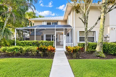 2864 SW Lakemont Place 1
