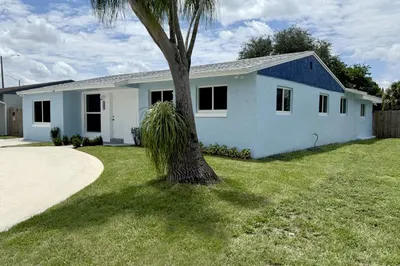 160 SW 70th Way 1
