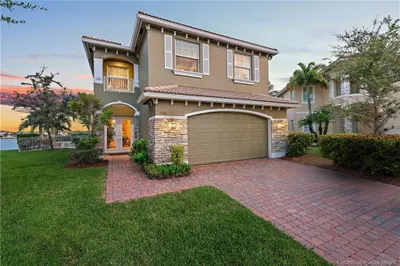 2304 NW Via Della Court 1