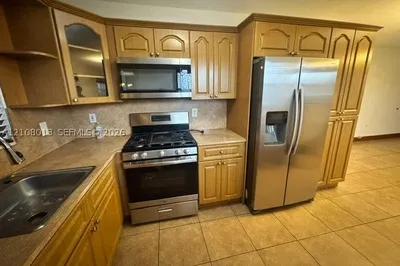 1281 W 29th St #18 1
