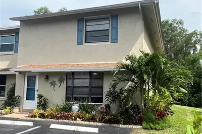 50 SW Blackburn Terrace #10 1
