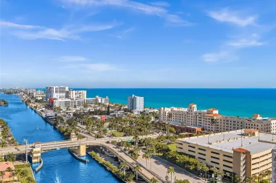 Just few miles away from Hollywood Beaches and Boa