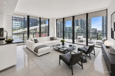 68 SE 6th St #1702 1