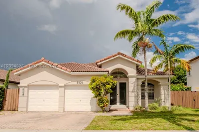 8526 NW 110th Pl 0 1
