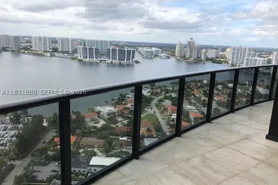 18555 Collins Ave #3103 1