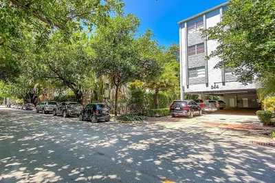 344 Meridian Ave #2B 1