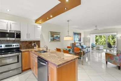 5121 W Oakland Park Blvd #304 1