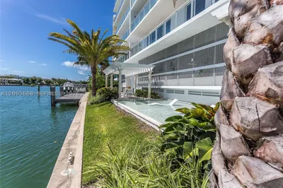 9821 E Bay Harbor Dr #706 1