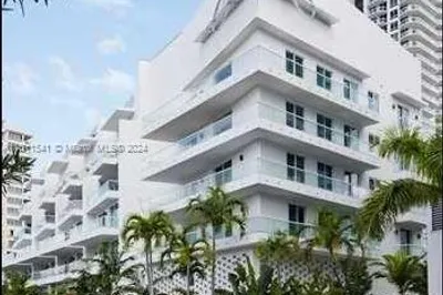 6362 Collins Ave #611 1