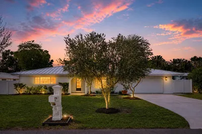 718 SW 27th Place 1