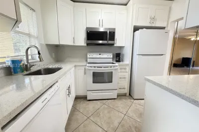 9949 Sandalfoot Blvd #514 1