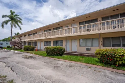 280 SW 11th Ave #16 1