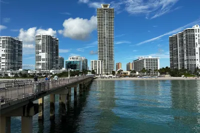 16699 Collins Ave #3305 1