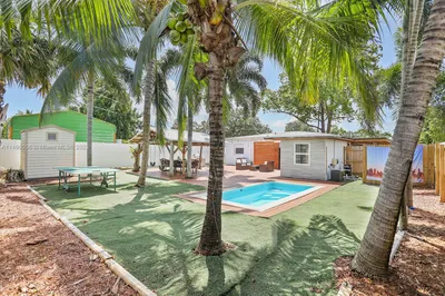 821 SW 25th St 1