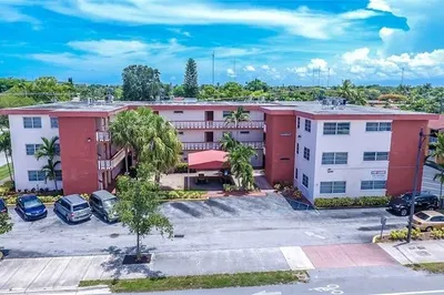 4800 Hollywood Boulevard #3E 1