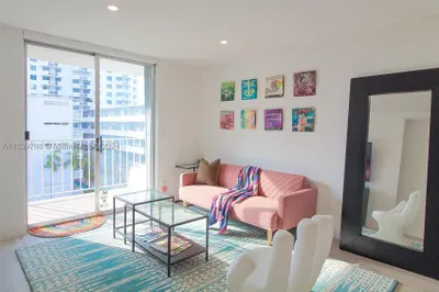 1615 West Avenue #501 1