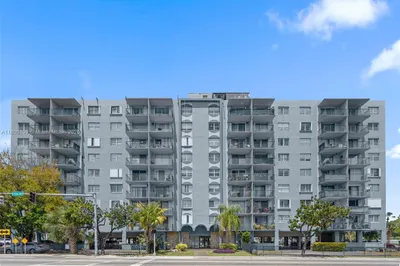 1465 NE 123rd St #404