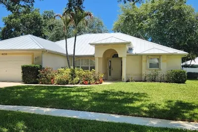 8253 Sandpine Circle 1