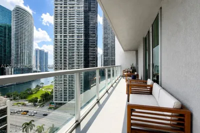 500 Brickell Ave #1805 1