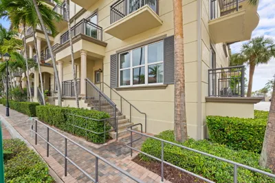 2617 NE 14th Avenue #109 1