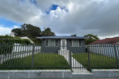 160 NW 45th St 1