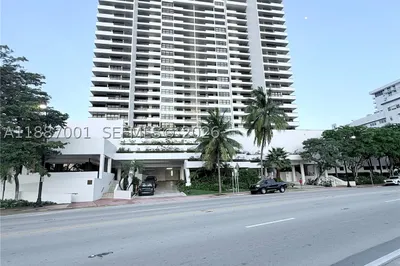 2555 Collins Ave #2112 1