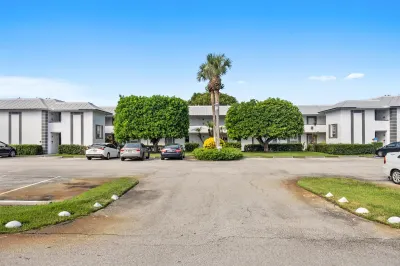 801 SE Central Parkway #14 1