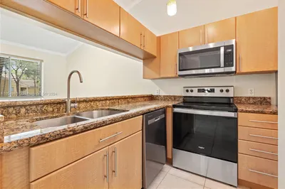 1204 Coral Club Dr #1204 1