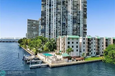 2201 Brickell Ave #96 1