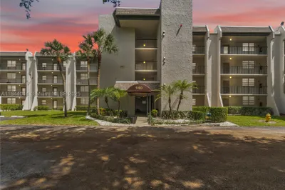 9410 Poinciana Pl #206 1