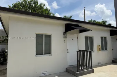 111 SW 11 Ave #5 1
