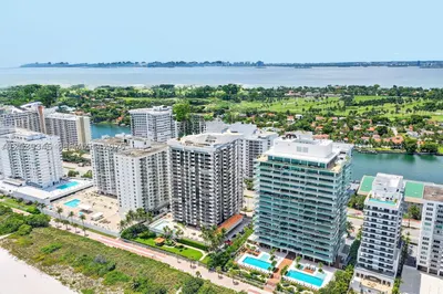 5757 Collins Ave #702 1
