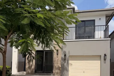 242 NW 11th Court 1