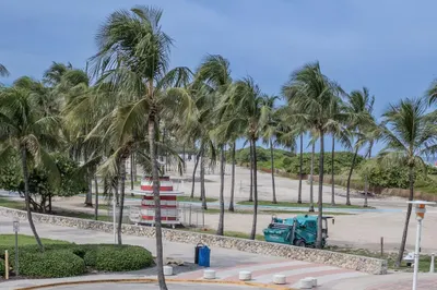 465 OCEAN Drive #320 1