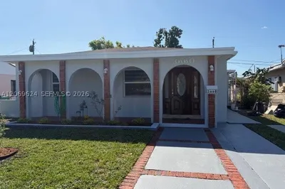 3660 NW 15th St 1