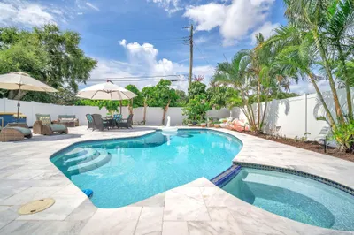 484 SW 1st Street 1