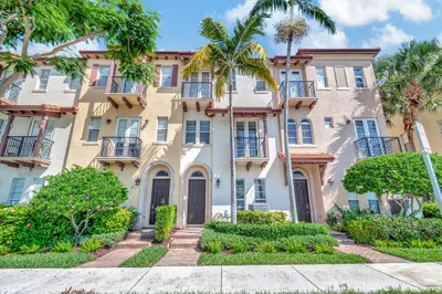 32 Via Floresta Drive 1