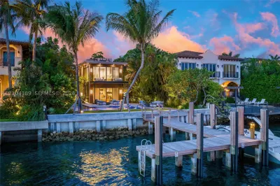 250 S Hibiscus Dr 1