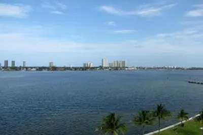 301 Lake Shore Dr #808 1