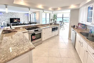 5420 N Ocean Drive #906 1