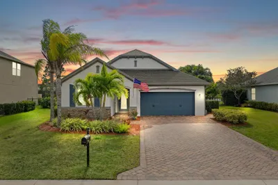 792 SW Sun Circle 1