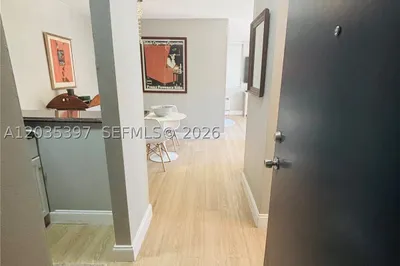 1255 Collins Ave #208 1