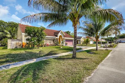 2621 Azalea Avenue 1