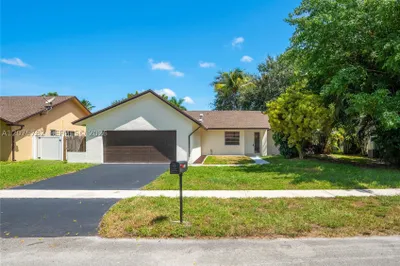 7389 NW 48th Pl 1