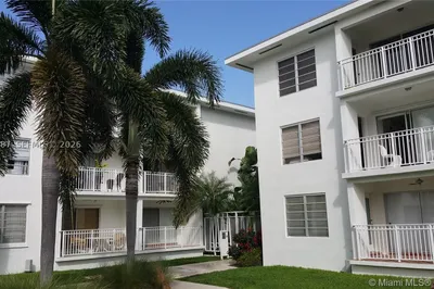 1631 NE 114th St #305 1
