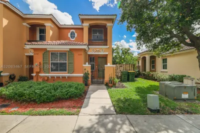 2260 NE 42nd Cir 1